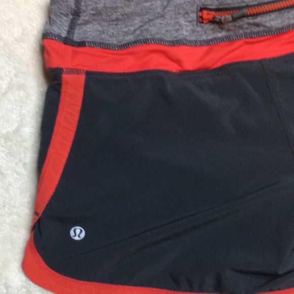 Lululemon Groovy Run Shorts Coal / Red stripe 4 - Picture 4 of 6
